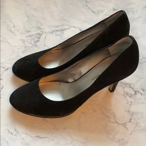 Anne Klein Black Suede Heels 7.5 Worn Once
